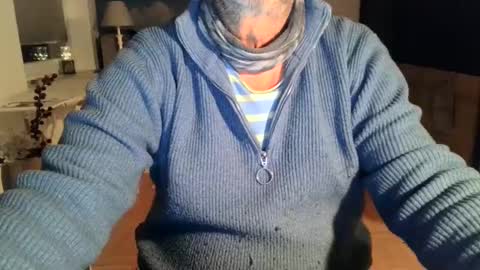 Snapshot of rolandloser1000 chatting on February 3, 2025, 7:00 pm rolandloser1000 online show from February 3, 2025, 7:00 pm