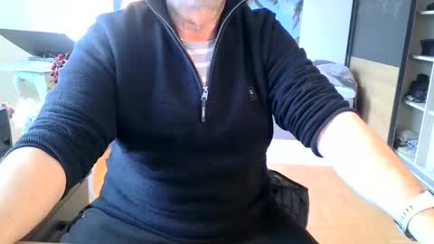 Snapshot of rolandloser1000 chatting on February 21, 2025, 8:40 am rolandloser1000 online show from February 21, 2025, 8:40 am