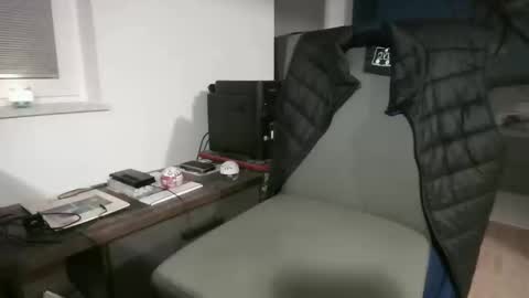 Snapshot of rolandloser1000 chatting on October 18, 2025, 5:46 pm rolandloser1000 online show from October 18, 2025, 5:46 pm