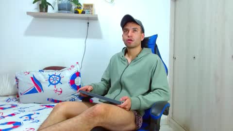 Snapshot of rolos_hot32 chatting on October 9, 2025, 2:59 pm rolos_hot32 online show from October 9, 2025, 2:59 pm