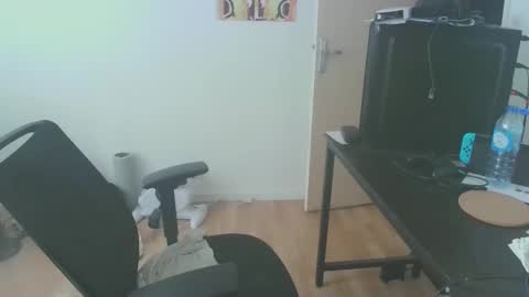Snapshot of romainb72 chatting on January 3, 2025, 1:14 pm romainb72 online show from January 3, 2025, 1:14 pm