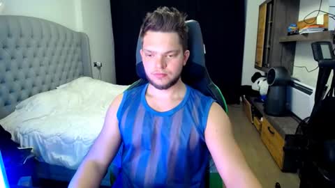 romantic_twunk online show from October 20, 2025, 5:30 am