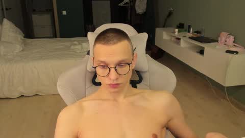 Snapshot of romeo_mercy chatting on February 10, 2025, 5:14 am Romeo online show from February 10, 2025, 5:14 am