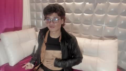 Snapshot of ronaldthompson__ chatting on February 26, 2026, 12:09 am Ronald Thompson online show from February 26, 2026, 12:09 am