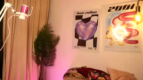 Roni online show from July 9, 2026, 3:32 am
