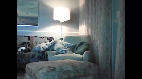 ronvlv online show from October 5, 2025, 1:59 am