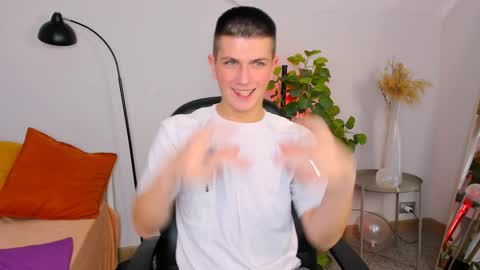 Rony online show from December 8, 2024, 1:36 pm