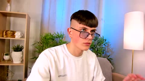 Rony online show from April 3, 2026, 9:02 pm