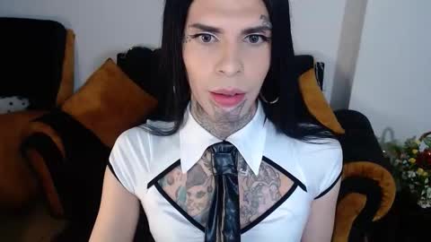 herreraisa offical online show from September 17, 2025, 2:02 am