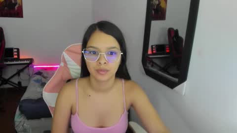  MIA AND PAUL online show from December 14, 2025, 7:18 pm