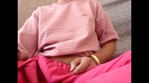 roop_sexy642 online show from April 6, 2026, 4:10 am