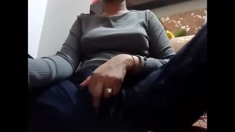 roop_sexy642 online show from April 9, 2026, 6:30 am