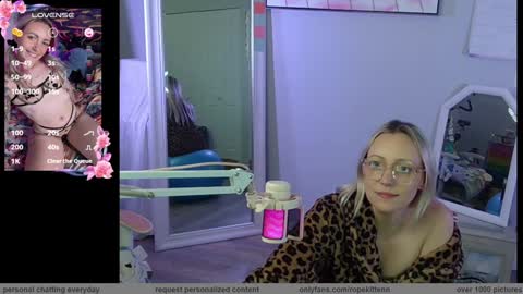 Snapshot of ropekittenn chatting on December 24, 2024, 1:38 am Ropekittenn online show from December 24, 2024, 1:38 am