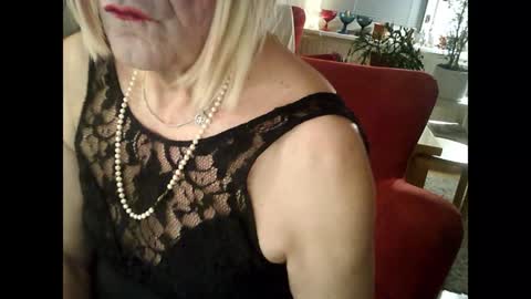 Snapshot of rosa_teevee chatting on February 1, 2025, 10:44 pm Tina online show from February 1, 2025, 10:44 pm