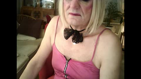 Snapshot of rosa_teevee chatting on February 8, 2025, 9:57 pm Tina online show from February 8, 2025, 9:57 pm