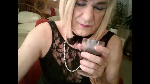 Snapshot of rosa_teevee chatting on March 4, 2025, 7:11 pm Tina online show from March 4, 2025, 7:11 pm