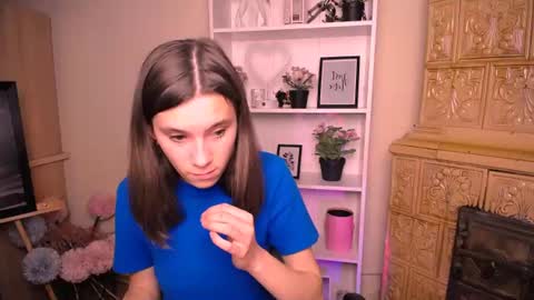 Snapshot of rosalais_ chatting on June 18, 2026, 6:35 am Rose online show from June 18, 2026, 6:35 am