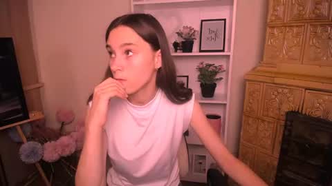 Snapshot of rosalais_ chatting on July 1, 2026, 6:37 am Rose online show from July 1, 2026, 6:37 am
