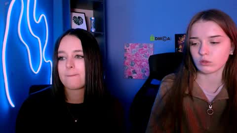 rosalie_liu online show from November 18, 2025, 3:38 pm