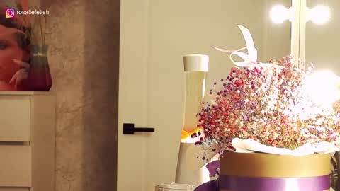 Rosalie online show from December 14, 2025, 5:35 am