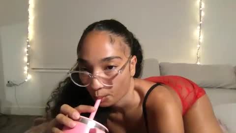 Snapshot of rosalinatoosexy chatting on October 3, 2025, 5:37 am Rosalina online show from October 3, 2025, 5:37 am