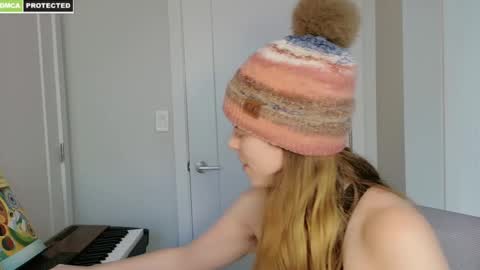 rose77782 online show from February 10, 2025, 8:21 pm