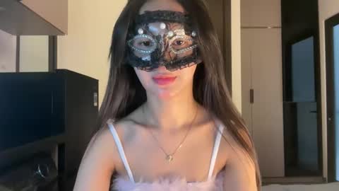 rose_ah online show from May 6, 2026, 8:19 am