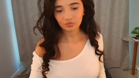 Snapshot of rose_desiree chatting on June 9, 2026, 11:11 am Rose online show from June 9, 2026, 11:11 am