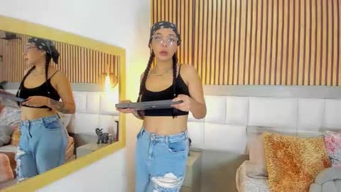 roseaurora online show from October 16, 2025, 12:39 pm