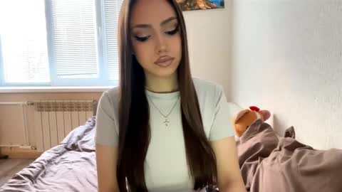 Mimi online show from November 2, 2025, 12:18 pm