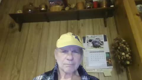 roses2u1958 online show from April 1, 2026, 12:44 am