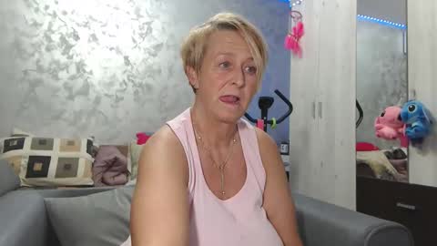 Lovepinklilly online show from May 15, 2026, 5:20 pm