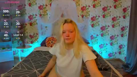 rosethomas_ online show from November 16, 2025, 8:09 am