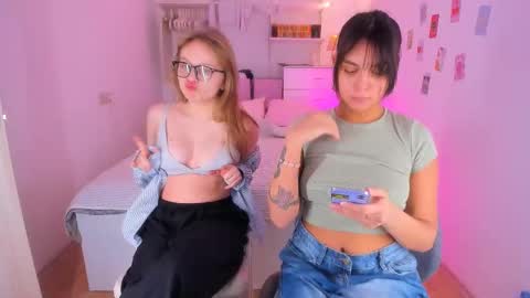 Snapshot of roshelle_xxx chatting on February 13, 2025, 2:52 pm Roshelle online show from February 13, 2025, 2:52 pm