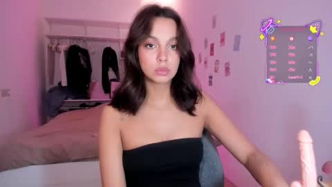 Snapshot of roshelle_xxx chatting on September 13, 2025, 3:17 am Roshelle online show from September 13, 2025, 3:17 am