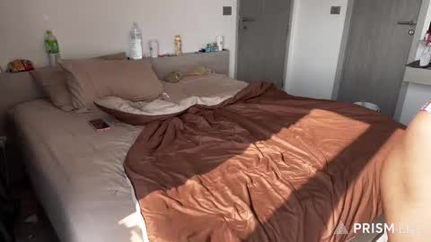 Roshelle online show from March 6, 2026, 8:44 am