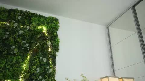 Snapshot of roshen_amira chatting on June 13, 2026, 3:04 am Amii online show from June 13, 2026, 3:04 am