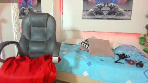 rosi_cooper online show from February 13, 2025, 10:44 am