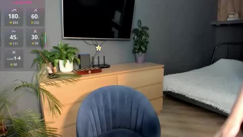 Snapshot of rosie_gracefulness_ chatting on September 28, 2025, 11:15 am Rose -  online show from September 28, 2025, 11:15 am