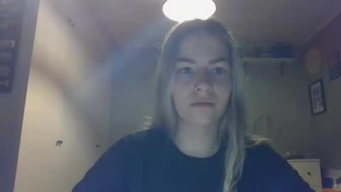 Snapshot of rosie_june chatting on December 17, 2024, 7:50 am Rosie online show from December 17, 2024, 7:50 am