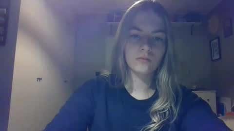 Snapshot of rosie_june chatting on December 18, 2024, 7:58 am Rosie online show from December 18, 2024, 7:58 am