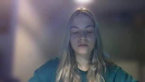 Snapshot of rosie_june chatting on February 18, 2025, 8:05 am Rosie online show from February 18, 2025, 8:05 am