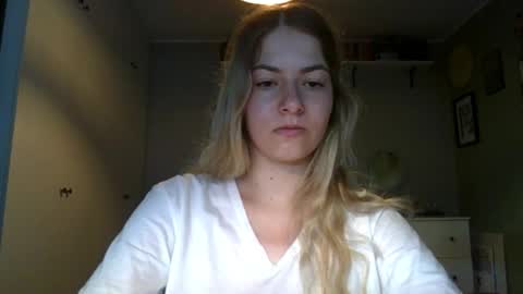 Snapshot of rosie_june chatting on September 9, 2025, 6:35 am Rosie online show from September 9, 2025, 6:35 am