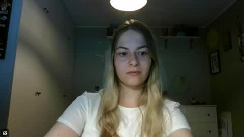 Snapshot of rosie_june chatting on September 19, 2025, 8:27 am Rosie online show from September 19, 2025, 8:27 am