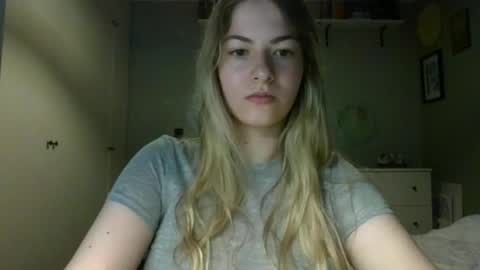 Snapshot of rosie_june chatting on September 22, 2025, 6:37 am Rosie online show from September 22, 2025, 6:37 am