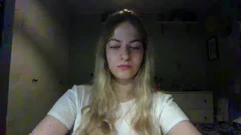 Snapshot of rosie_june chatting on October 7, 2025, 6:54 am Rosie online show from October 7, 2025, 6:54 am