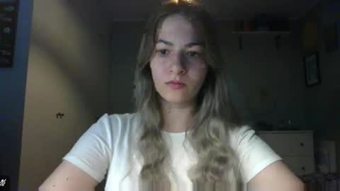 Snapshot of rosie_june chatting on October 9, 2025, 7:28 am Rosie online show from October 9, 2025, 7:28 am