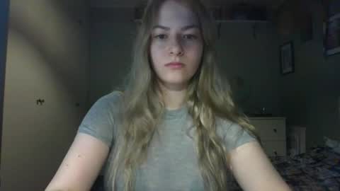 Snapshot of rosie_june chatting on October 16, 2025, 6:47 am Rosie online show from October 16, 2025, 6:47 am