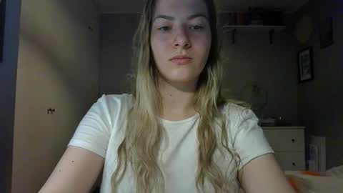 Snapshot of rosie_june chatting on October 28, 2025, 7:45 am Rosie online show from October 28, 2025, 7:45 am