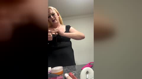 rosieleebrown online show from March 22, 2026, 4:16 am